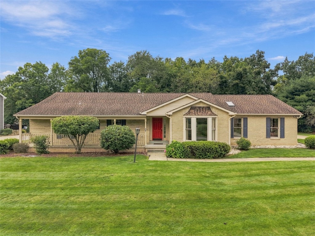 202 Elmhurst Circle — photo 1