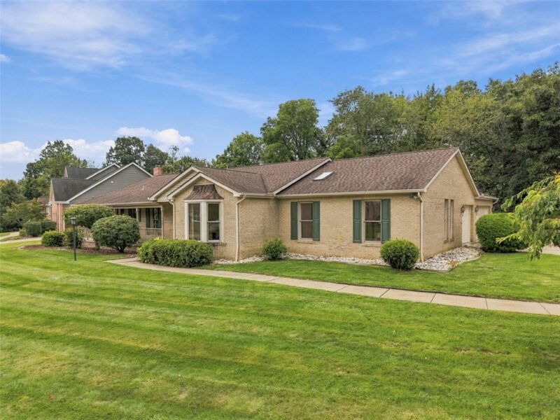 202 Elmhurst Circle — photo 2