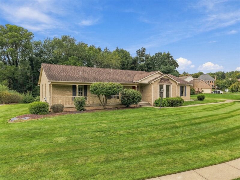 202 Elmhurst Circle — photo 3