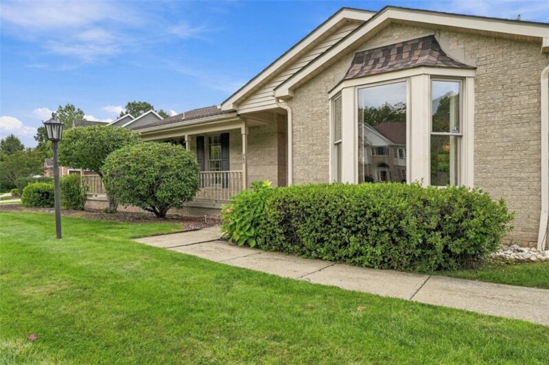 202 Elmhurst Circle — photo 4