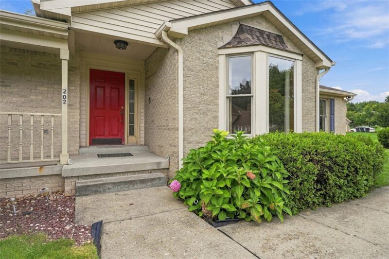 202 Elmhurst Circle — photo 6