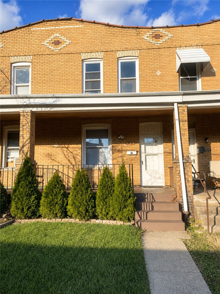 906 Broadway Ave — photo 1