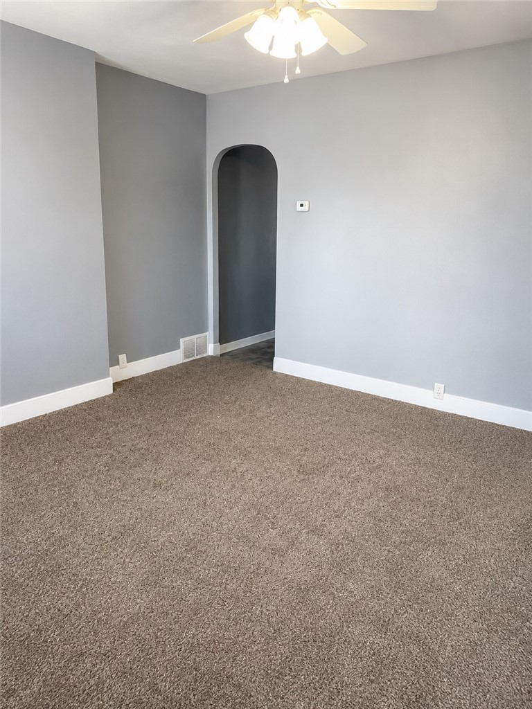 906 Broadway Ave — photo 2
