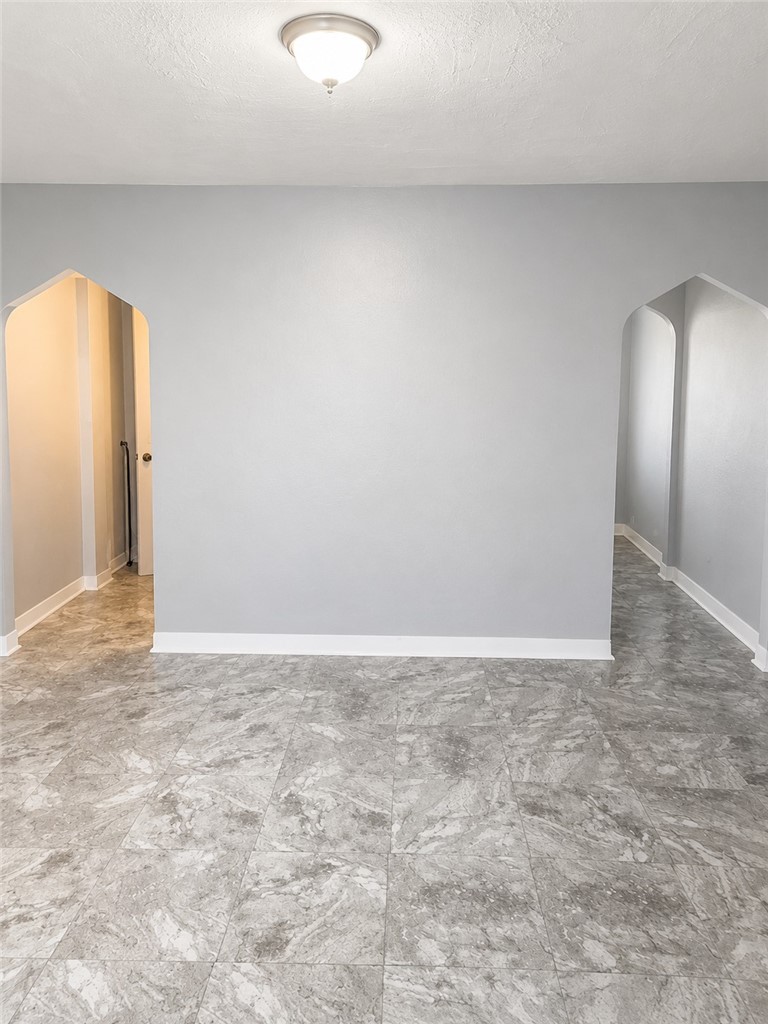 906 Broadway Ave — photo 5