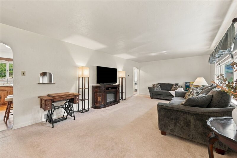 600 Maple St — photo 8