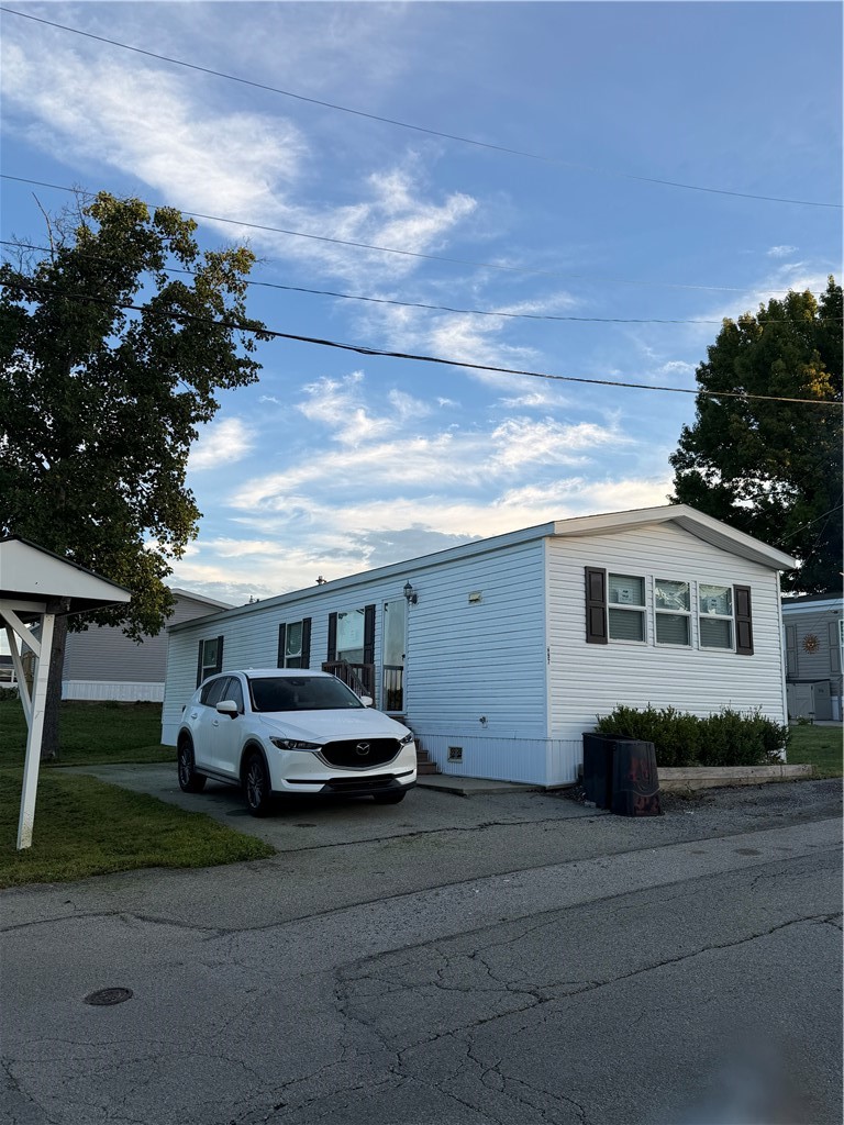 697 Regent Dr — photo 1