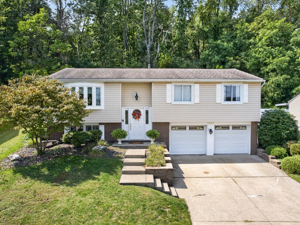 1224 Armstrong Dr — photo 1