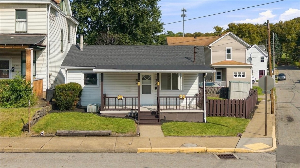 590 Jefferson St — photo 1