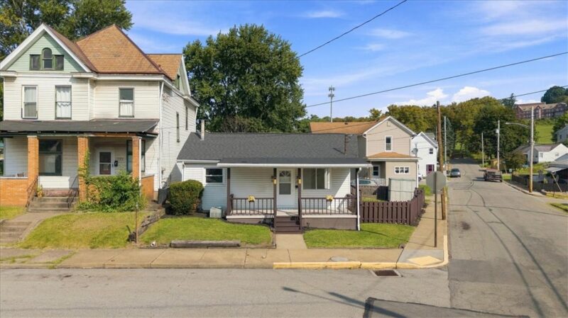 590 Jefferson St — photo 2