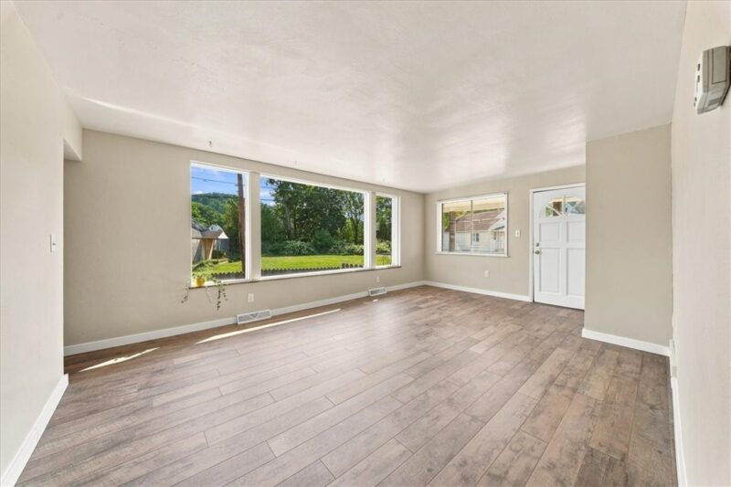 590 Jefferson St — photo 4