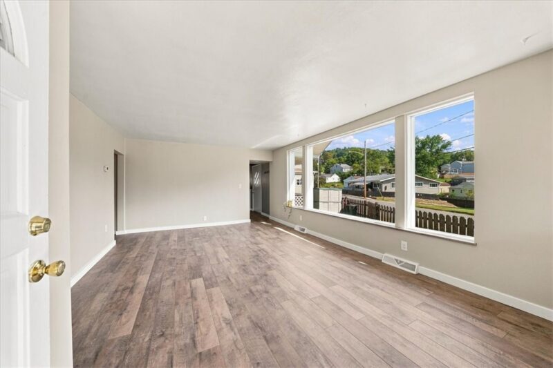 590 Jefferson St — photo 5