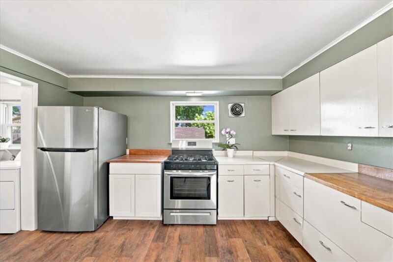 590 Jefferson St — photo 7