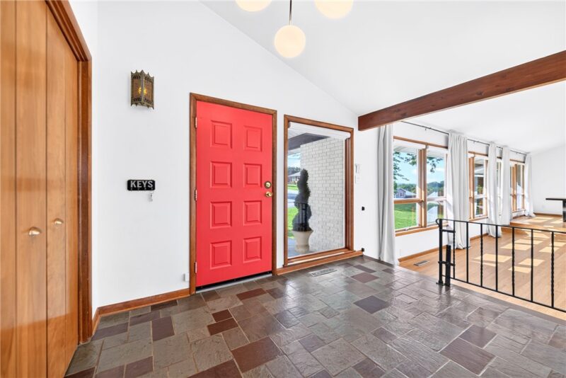 110 BEECH DRIVE — photo 5