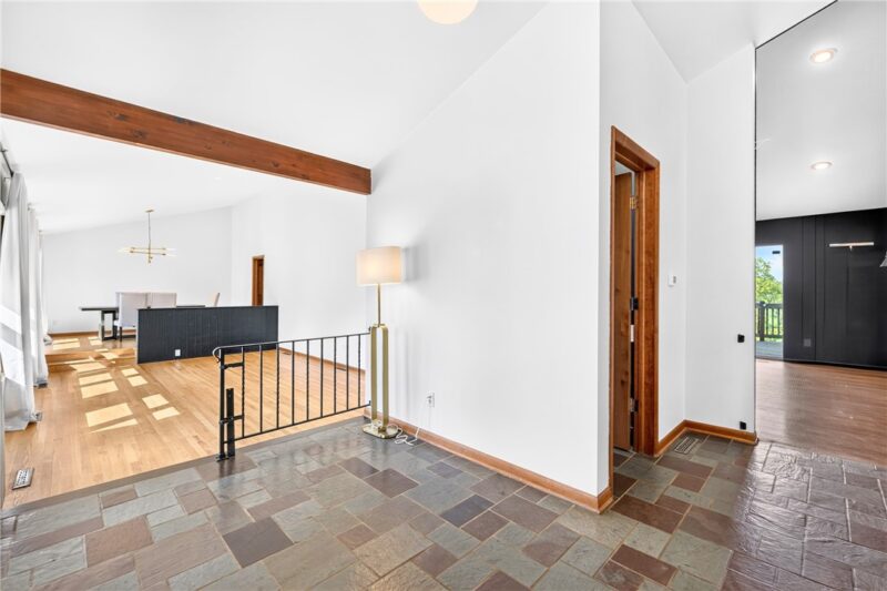 110 BEECH DRIVE — photo 6