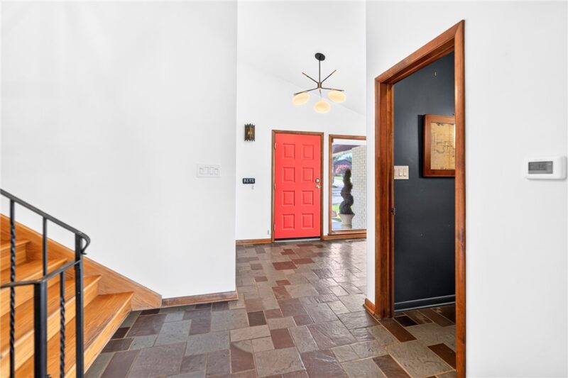 110 BEECH DRIVE — photo 7