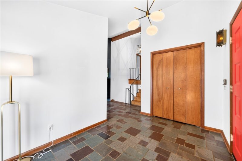 110 BEECH DRIVE — photo 8