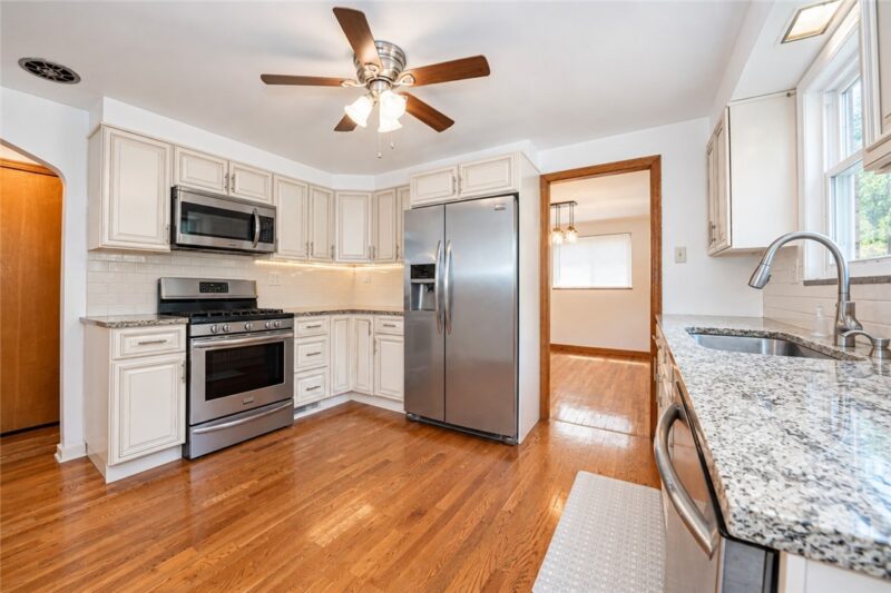 1504 Greentree Rd — photo 2