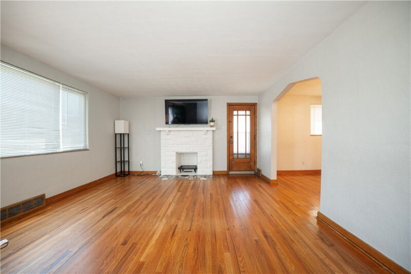 1504 Greentree Rd — photo 7