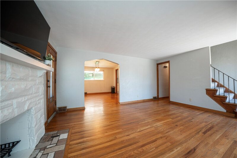 1504 Greentree Rd — photo 8