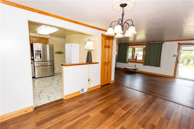 387 Harold St — photo 7