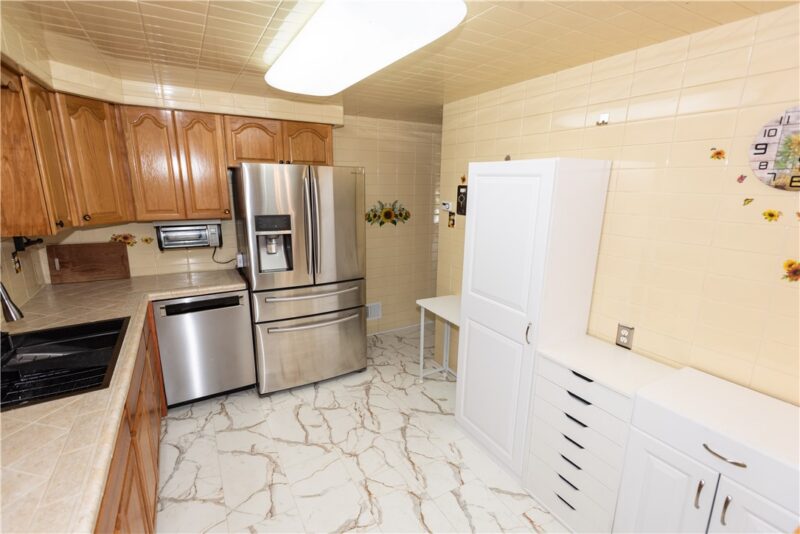387 Harold St — photo 8