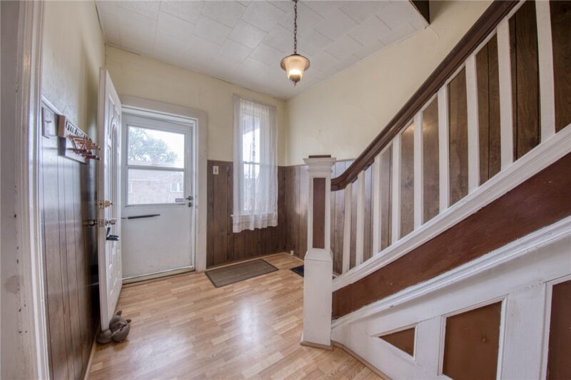 528 Roosevelt Ave — photo 3
