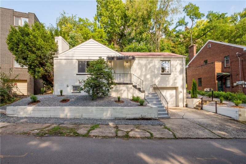 213 Oak St