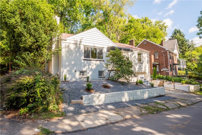 213 Oak St — photo 2