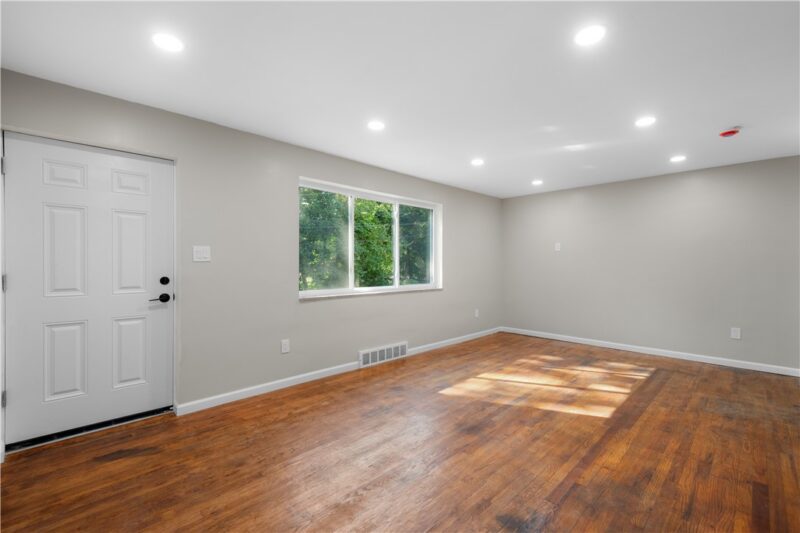 213 Oak St — photo 5