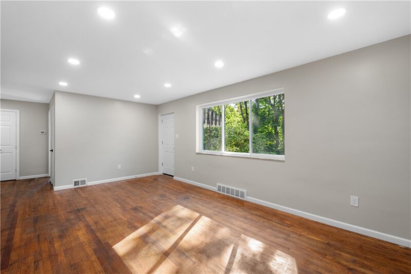 213 Oak St — photo 7
