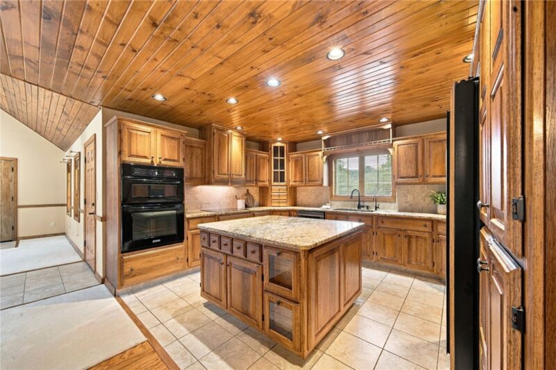 88 Gardner Ave — photo 4