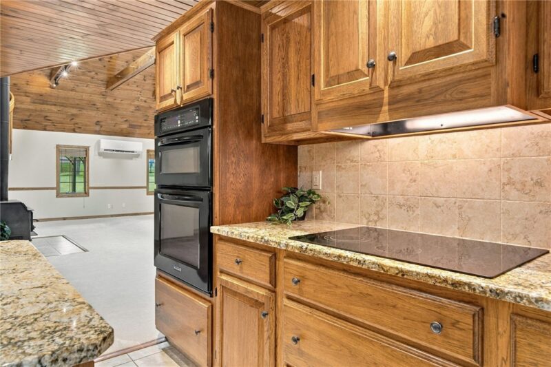 88 Gardner Ave — photo 8