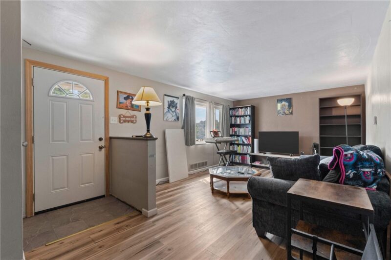 2910 Cedric Ave — photo 3