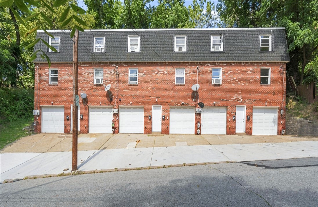 2319 1/2 Patterson — photo 1
