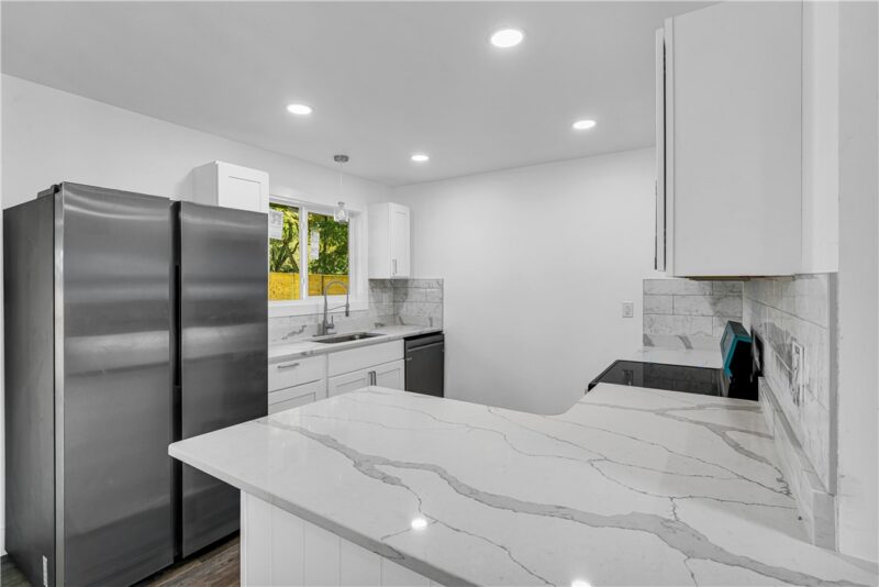 121 Franklin Avenue — photo 8