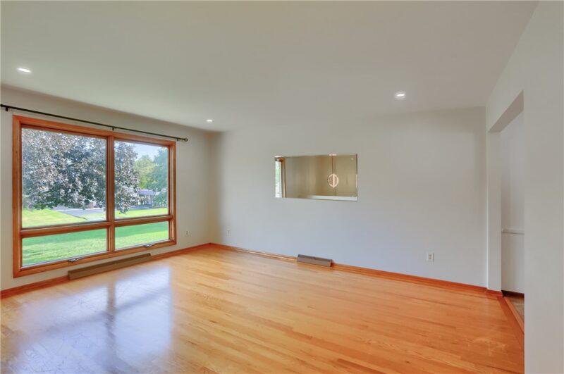 493 Mccombs Cir — photo 7