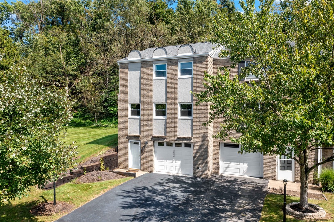 313 Joan Of Arc Ct — photo 1