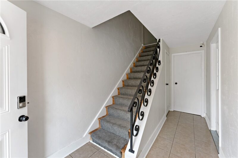 313 Joan Of Arc Ct — photo 4