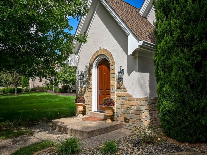 302 Ashbury Ct — photo 2