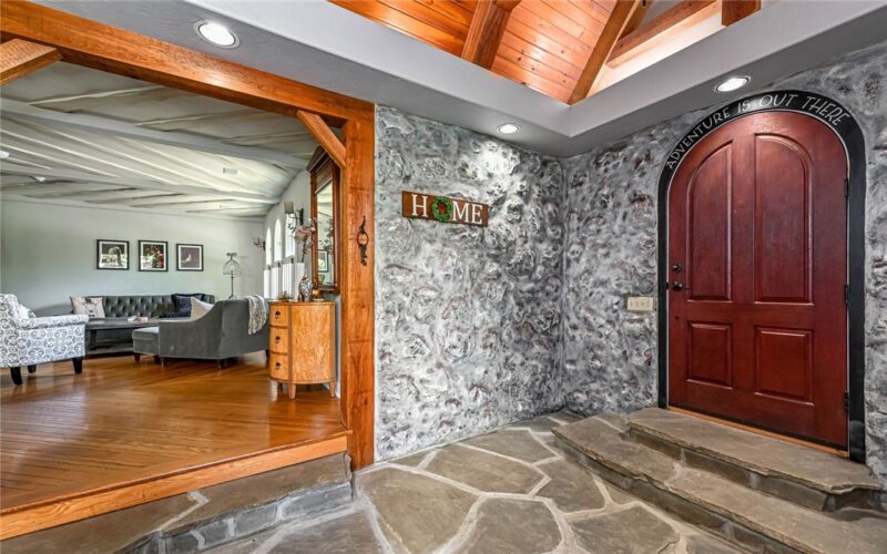 302 Ashbury Ct — photo 5