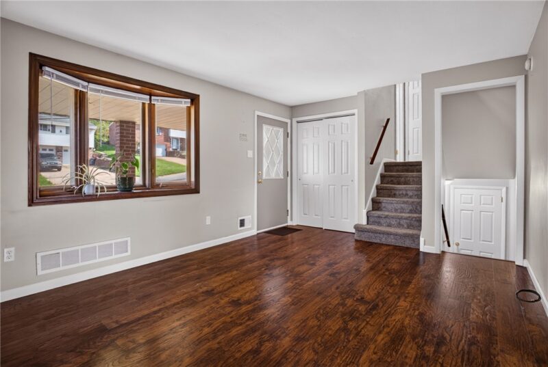 106 Susan Dr — photo 3