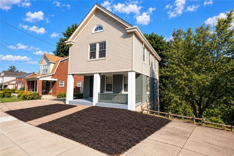641 Center Ave