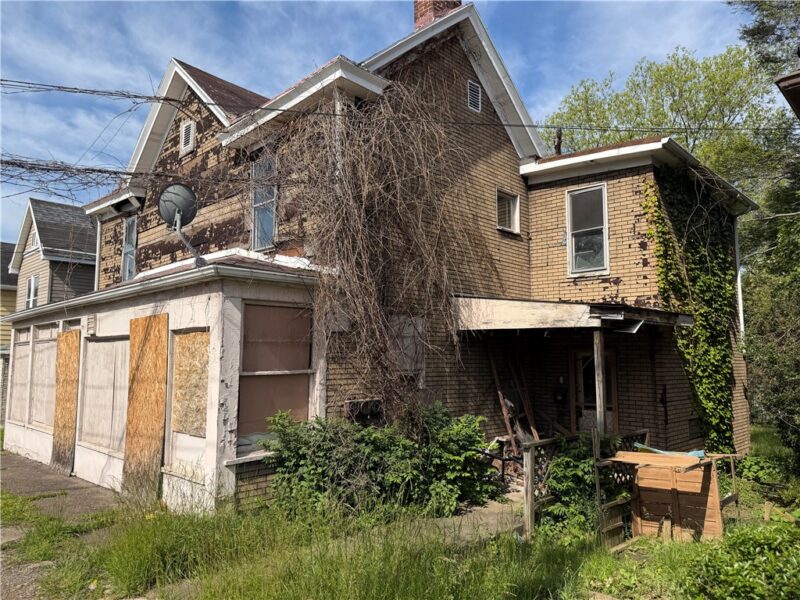 221 N Gallatin Ave — photo 3