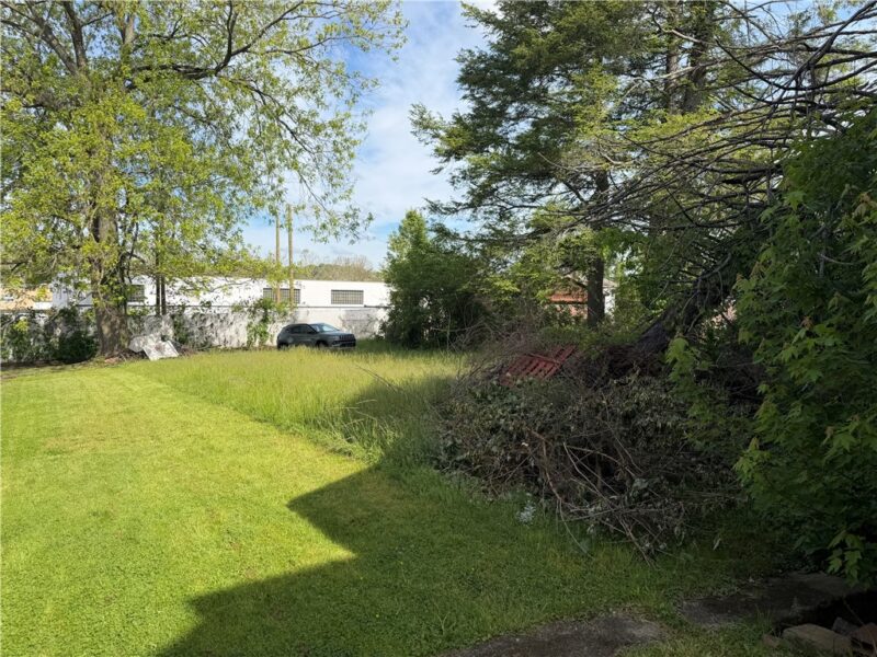 221 N Gallatin Ave — photo 8