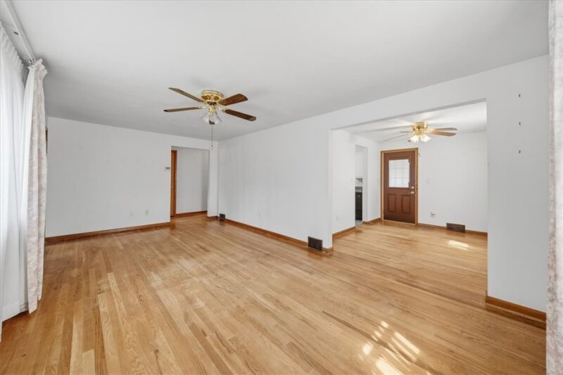 9428 Saratoga Dr — photo 4
