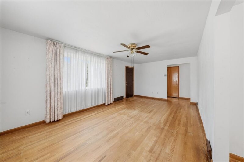 9428 Saratoga Dr — photo 5