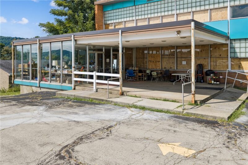 371 Linmore Ave — photo 3