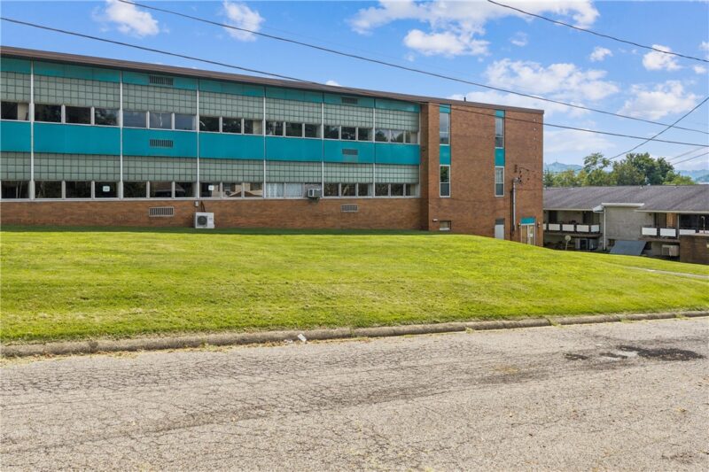 371 Linmore Ave — photo 7