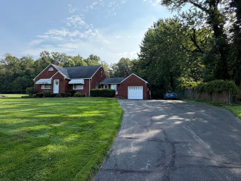 1439 Maple Drive — photo 2