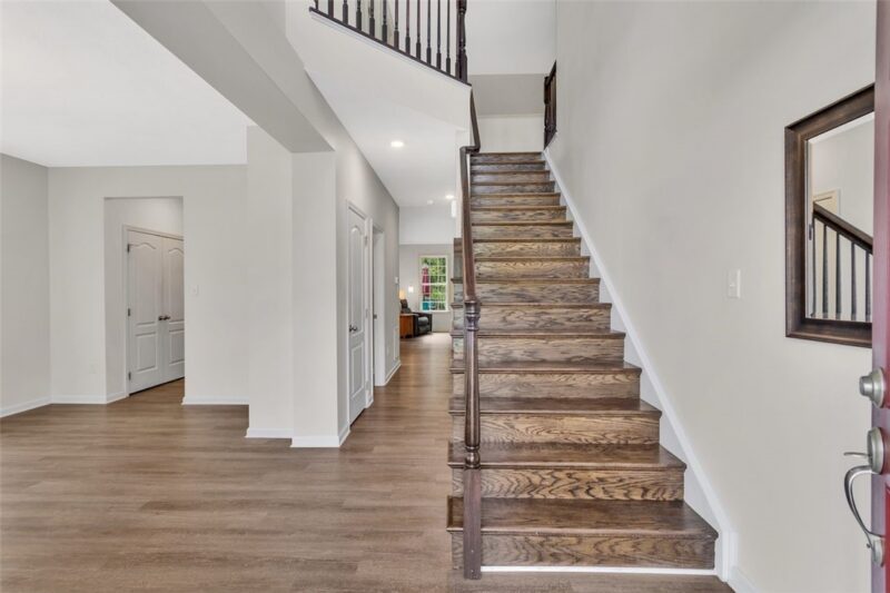 112 Foxtail Ct — photo 3